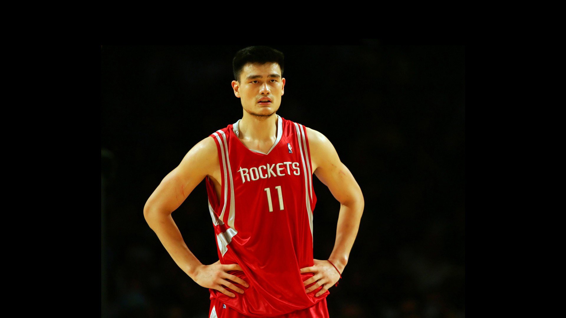 体坛奇夜，瓦伦西亚远射贴柱，NBA激战正酣，Rookie率FPX问鼎冠军，法兰克福剑指法甲关键赛